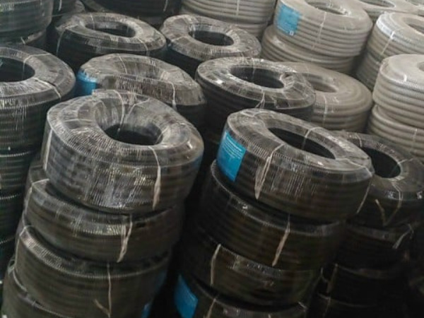 AZK cung cấp ống ruột gà lõi thép giá gốc