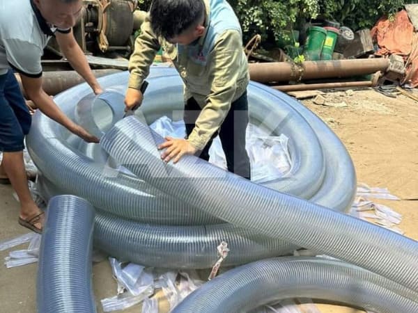 Chi Tiết: Cách Lắp Đặt Và Bảo Dưỡng Ống Nhựa Mềm Lõi Thép 2 cắt ống để lắp đặt ống nhựa mềm lõi thép