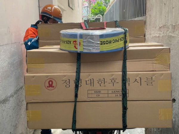 Cập nhật hoạt động giao hàng ngày 20 tháng 5 5 15 cuộn ống gió vải Fiber D125 và 1 cuộn ống bạt bơm nước phi 100